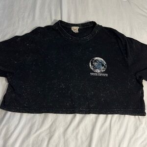 Black loose crop top!